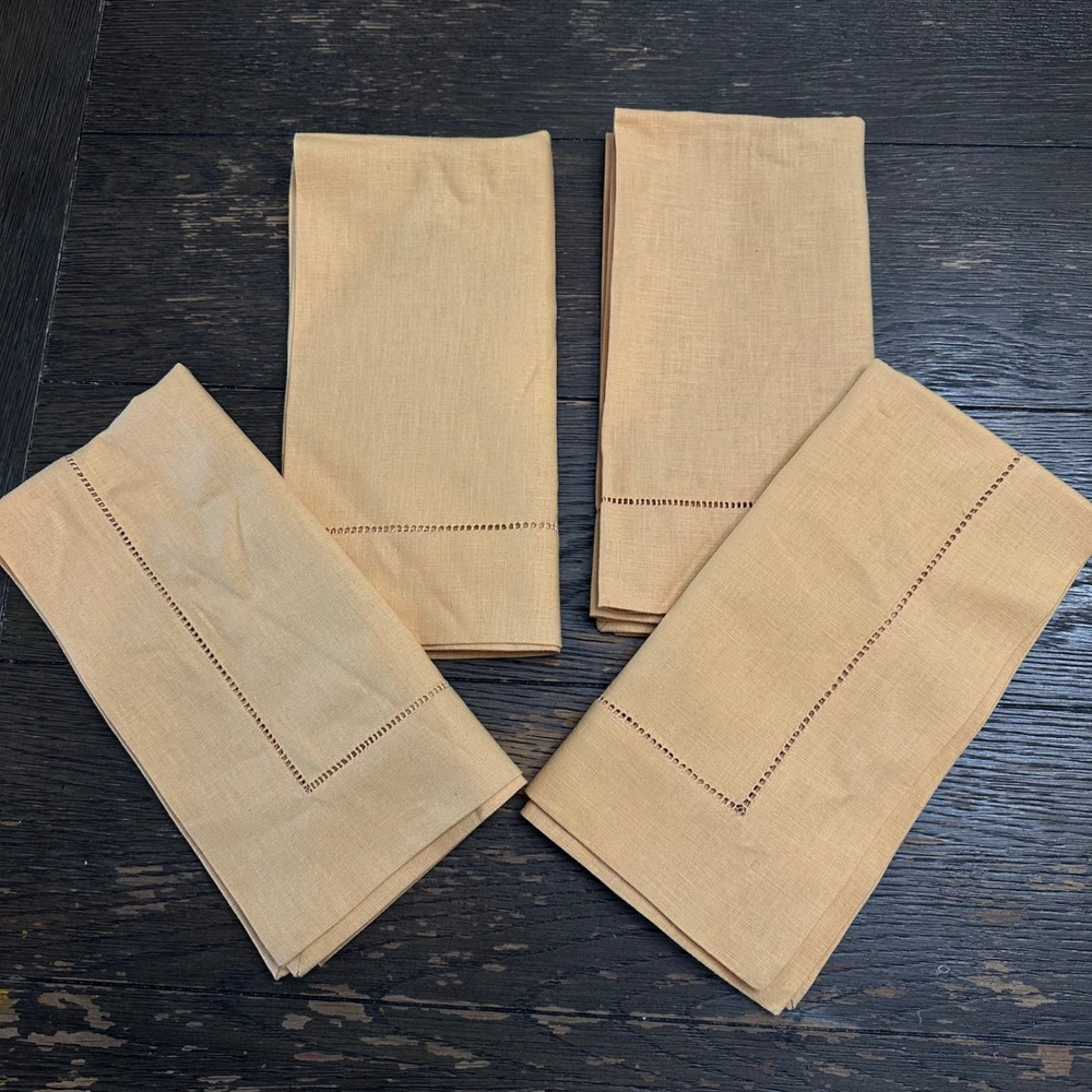 POTTERY BARN Hemstitched Dinner Napkins 4 Piece Linen Cotton Blend in Amber NEW
